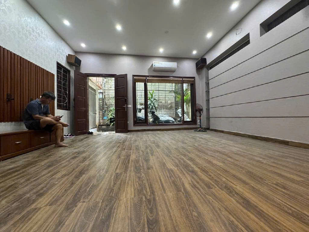 Nhà mới Lạc Long Quân - ngõ thông - thang máy - 5 tầng giá nhỉnh 12 tỷ. - Ảnh 1