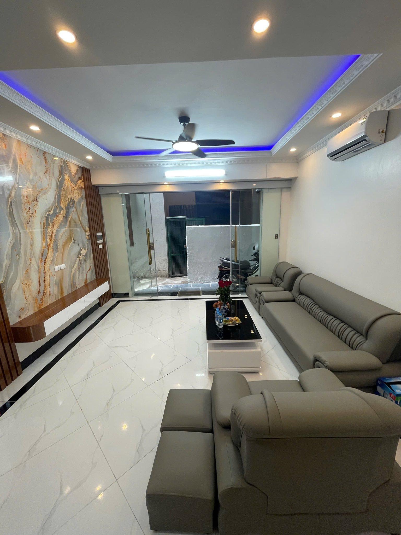 Bán nhà Phạm Văn Đồng 40m xây mới 6 tầng thang máy ngõ thông gần ô tô - Ảnh 1