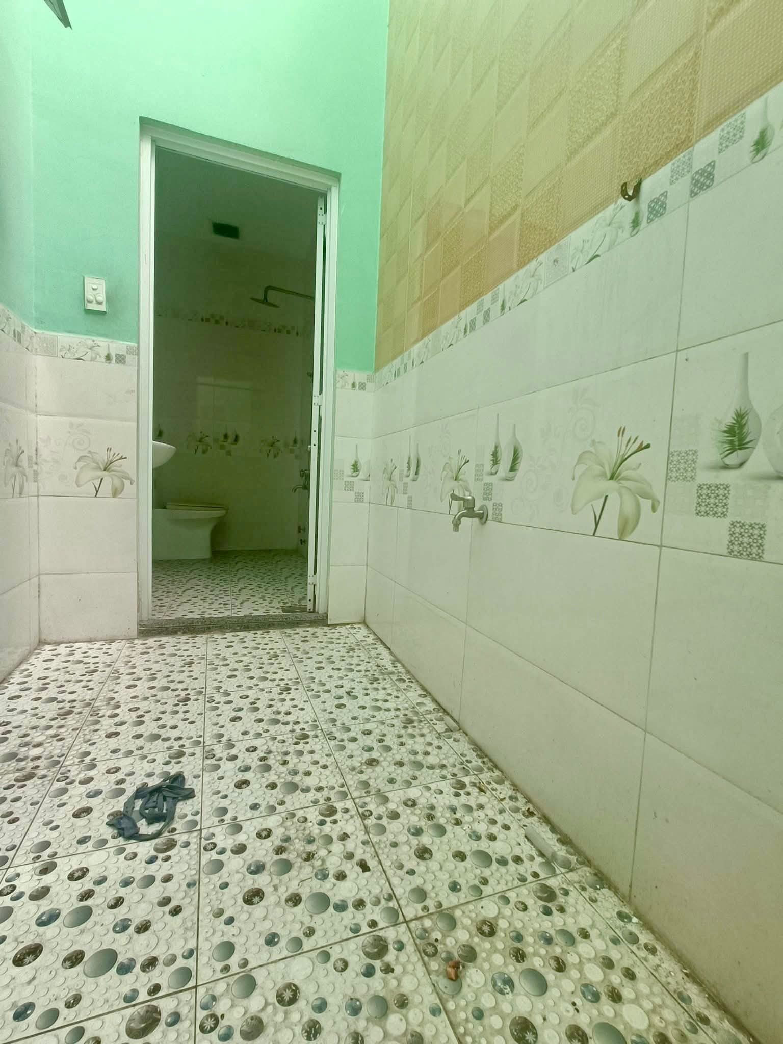 Bán nhà giá rẻ, xd kiên cố, chắc chắn. Ngay trung tâm phường Phú Lợi, Tp Thủ Dầu Một cũ - Ảnh 2