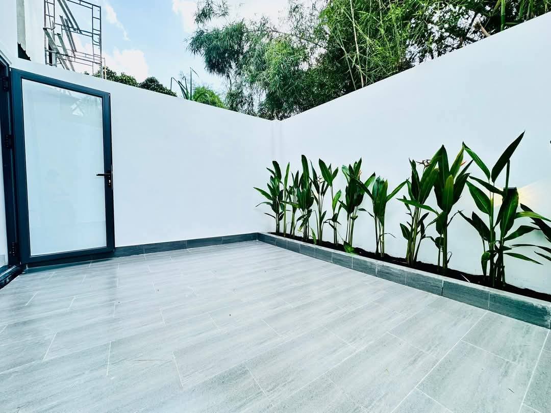 bán nhà lầu mới tinh, đường nhựa xe hơi thông, 3p ngủ, sân 2 xe hơi,... Phú Hòa, Tp Thủ Dầu Một cũ - Ảnh 3