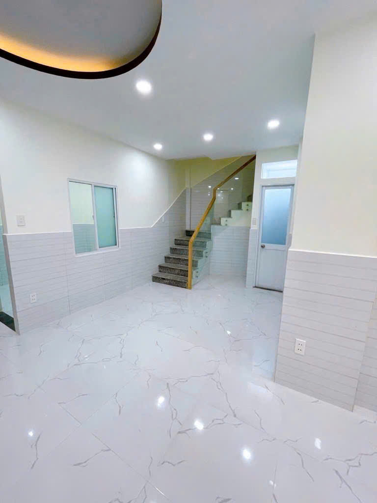 SÁT MẶT TIỀN XE HƠI 10M  TRUNG TÂM Q4 <br>DIỆN TÍCH 38 M2 HƠN 3 TỶ - Ảnh 2