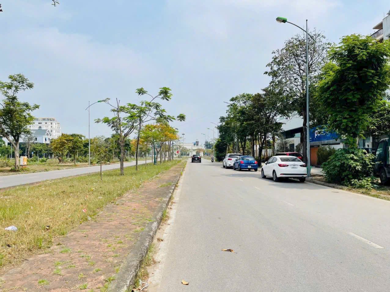 Bán lô đất trục chính đường đôi khu Biệt Thự Đỉnh Long, Tây Hải Phòng, 878m2, mt gần 30m - Ảnh 1