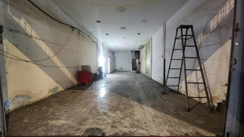 Bán nhà Mặt tiền Lạc Long Quân - chợ Vải Tân Bình, 5,2x27m, 2 Tầng cũ, tiện xây, 20,9 tỷ - Ảnh chính