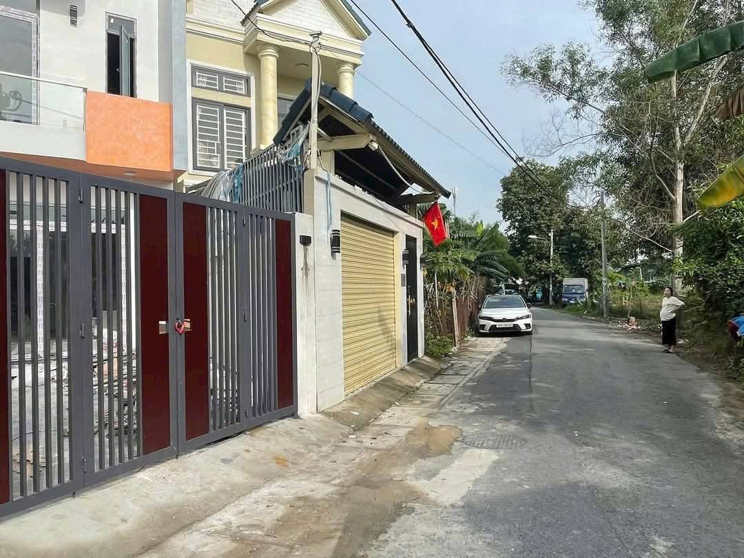 Bán nhà lầu mới tinh gần ngay chợ Phú Mỹ, Tp Thủ Dầu Một cũ. mặt tiền đường ĐX023 - Ảnh 2