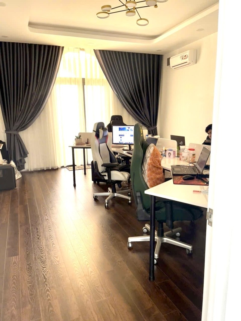 Bán nhà 3 Tầng 143m²,đương 2 xe hơi,gần chợ Dĩ An.LÔ GÓC - Ảnh 1