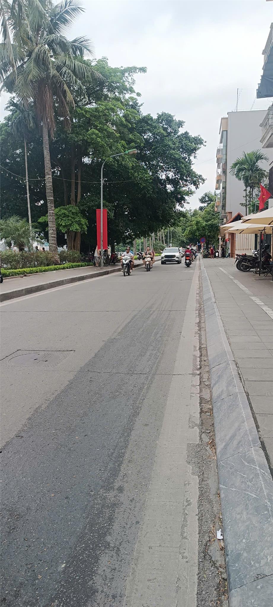 BÁN BIỆT THỰ NHỎ ___ HỒ TÂY__ 5M MẶT HỒ LỘNG GIÓ__ LÔ GÓC. - Ảnh 2