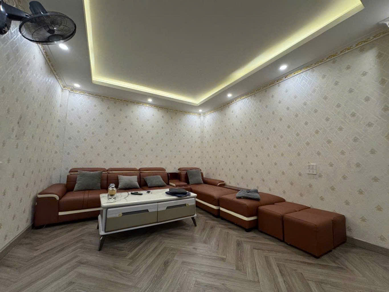 CHỦ NỢ NGÂN HÀNG CẦN TIỀN GẤP – GIẢM GIÁ SỐC 500 TRIỆU S.IÊU PHẨM 6 TẦNG - Ảnh chính