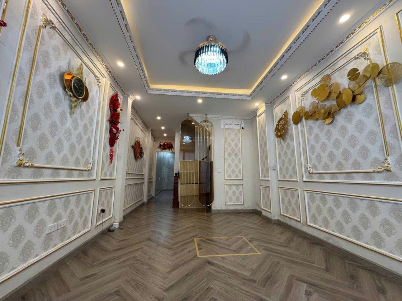 CHỦ NỢ NGÂN HÀNG CẦN TIỀN GẤP – GIẢM GIÁ SỐC 500 TRIỆU S.IÊU PHẨM 6 TẦNG - Ảnh 1