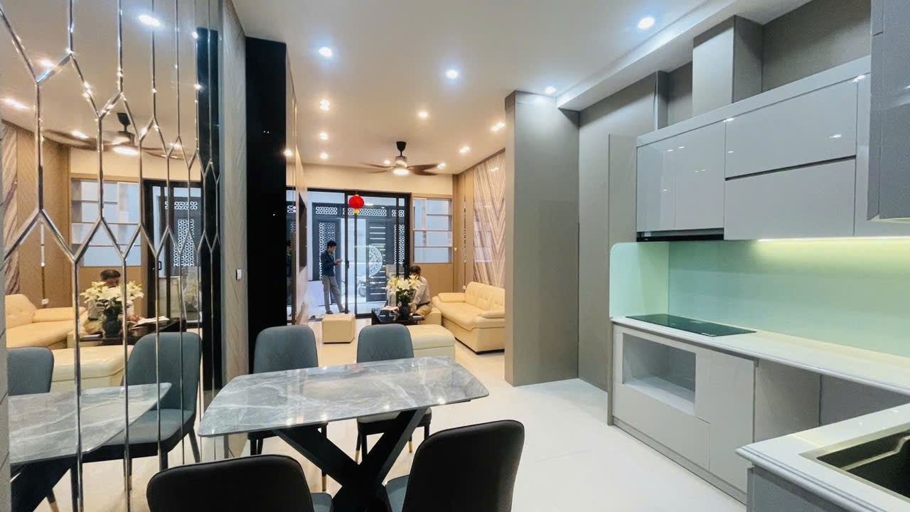 CẦN BÁN GẤP NHÀ BỒ ĐỀ – 5 TẦNG THANG MÁY – FULL NỘI THẤT LUXURY<br>Bồ Đề 53m², MT 3.8m, 5T, giá 12.5 - Ảnh chính