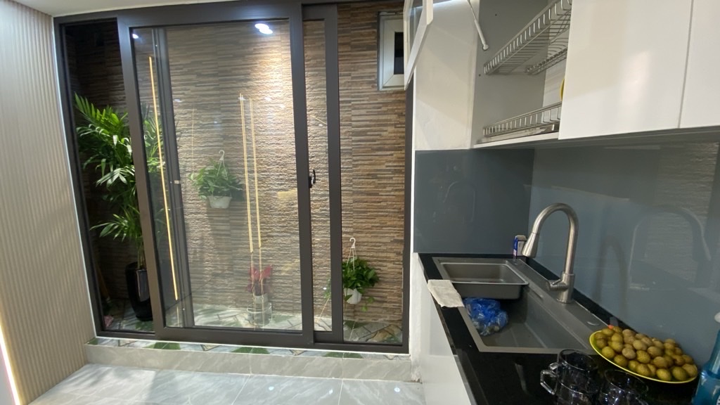 ĐÊ LA THÀNH-DT 40M x 4 TẦNG-8,8 TỶ-30M RA PHỐ - Ảnh 1