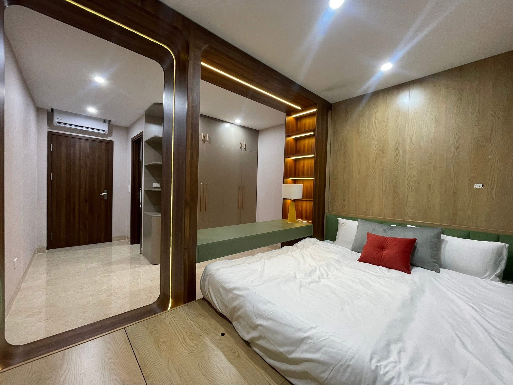 GẤP. SIÊU PHẨM 7 TỶ PHỐ SÀI ĐỒNG, 5 TẦNG, HÀNG XÓM VINHOME RIVERSIDE - Ô TÔ CẠNH NHÀ - Ảnh 2