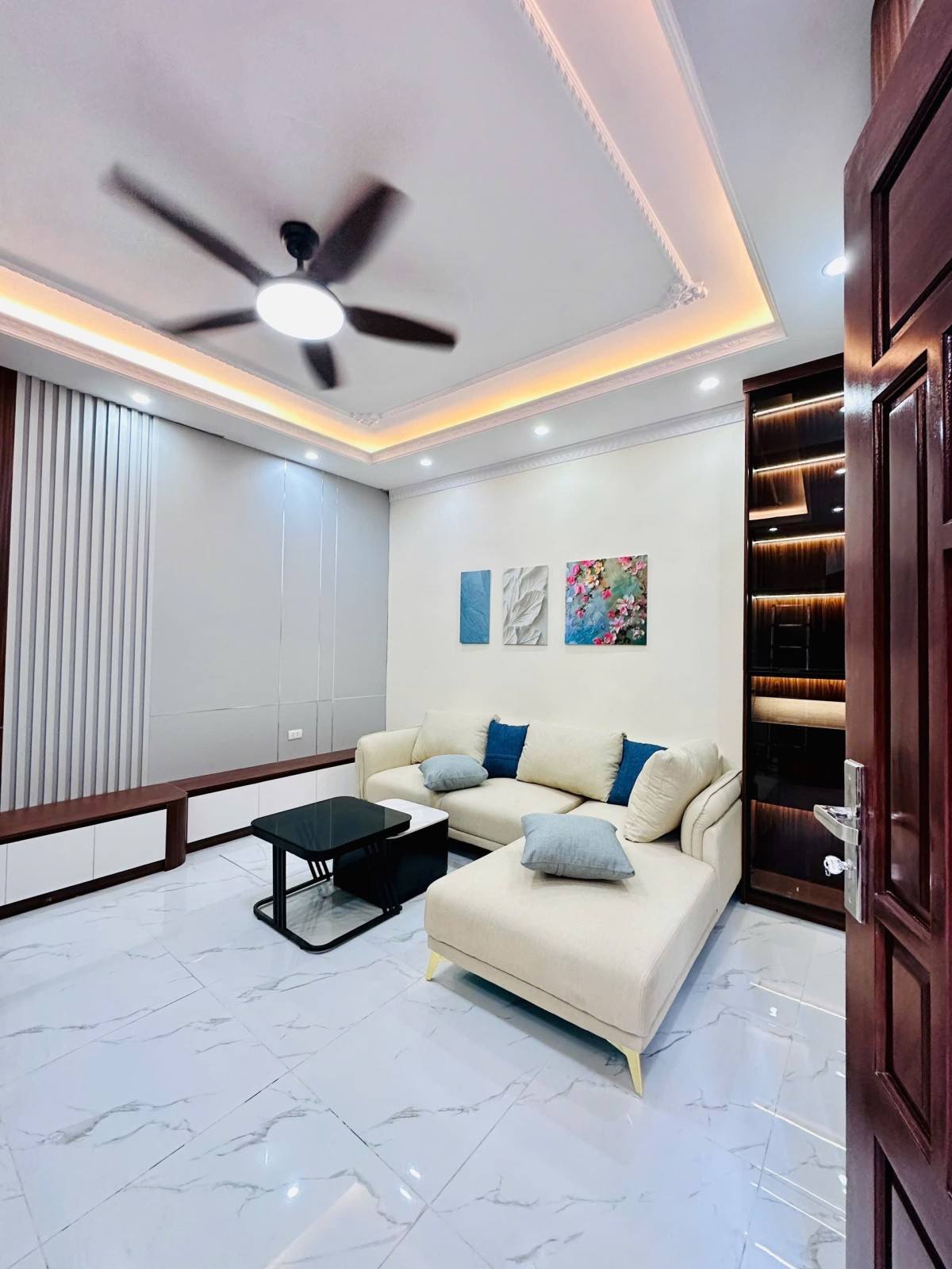 Bán Gấp Nhà 239 Bồ Đề, Long Biên, 34m2, 5 Tầng, Phân Lô, ô tô, Full đồ, Nhỉnh 7 tỷ - Ảnh 1
