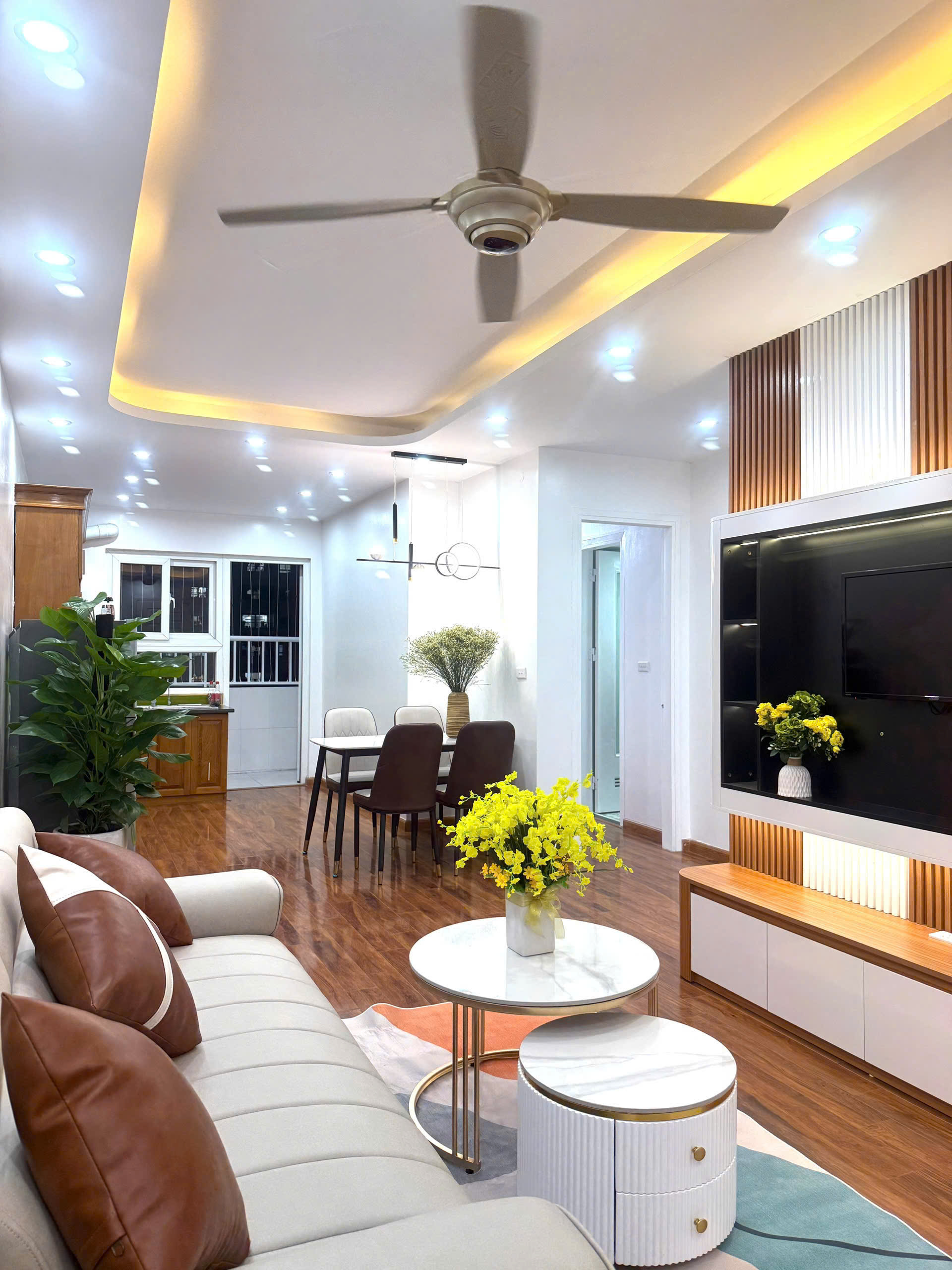 Bán căn hộ chung cư HH4A Linh Đàm, 66m2, 2 ngủ, view sân chung, giá 2 tỷ 950tr - Ảnh chính