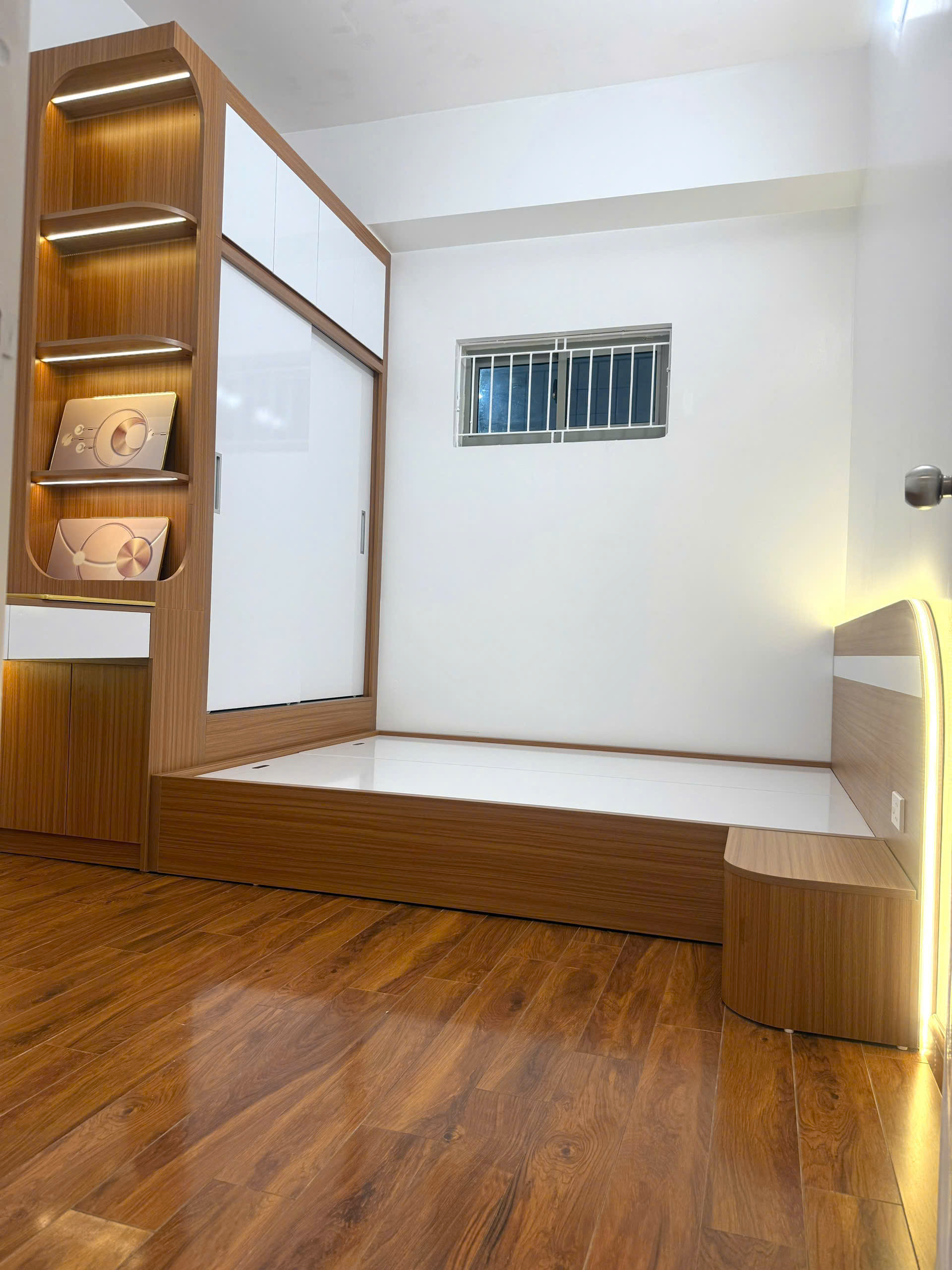 Bán căn hộ chung cư HH4A Linh Đàm, 66m2, 2 ngủ, view sân chung, giá 2 tỷ 950tr - Ảnh 4