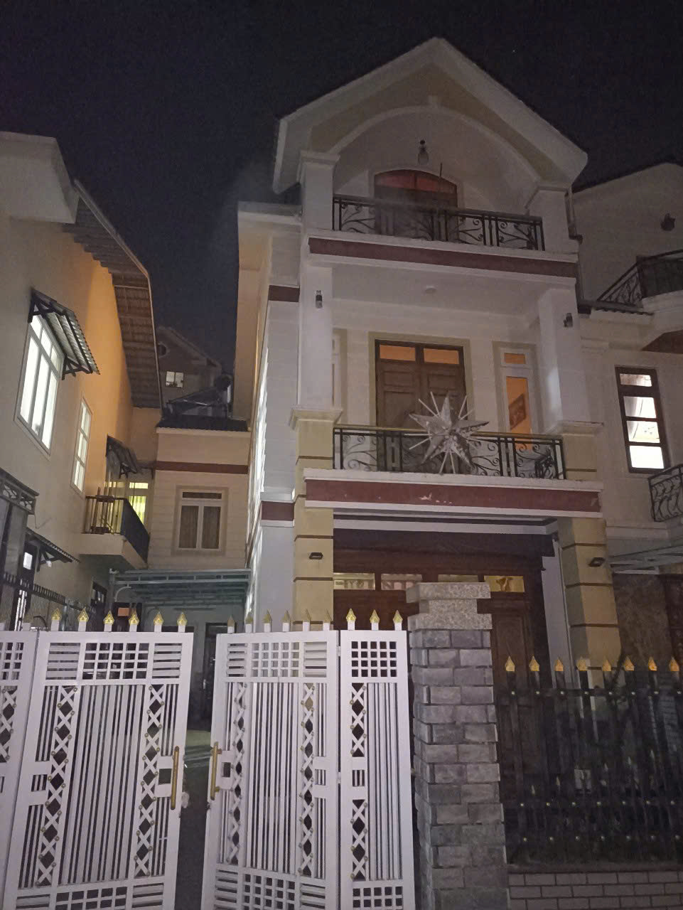 BÁN VILLA HÙNG VƯƠNG P9 ĐÀ LẠT - 5PN, FULL NỘI THẤT, HẺM Ô TÔ - 20 TRIỆU/THÁNG - Ảnh chính