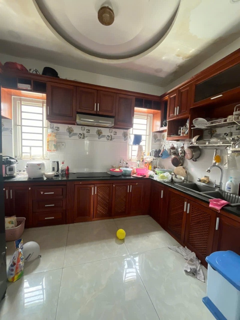 Bán nhà trong ngõ đường Số 11, Trường Thọ, Thủ Đức. 140m2, 4 tầng, 7PN, SH, 8.75 tỷ. LH: 0933125879 - Ảnh 1