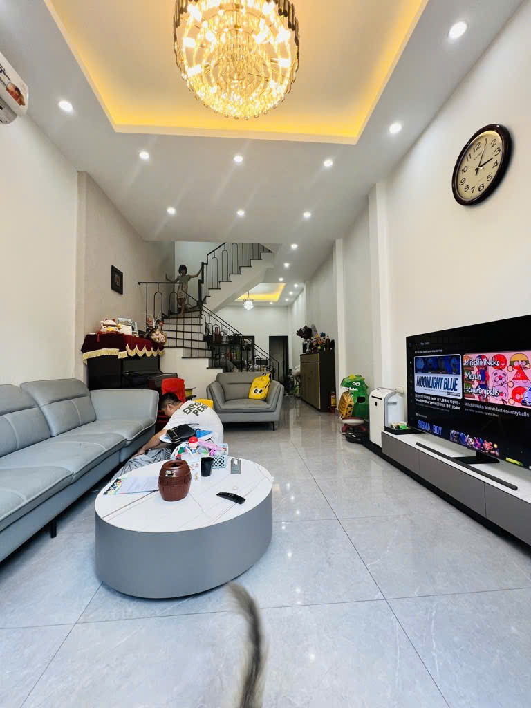 (Hiếm) Nghi Tàm nhà đẹp - thang máy - 2 mặt ngõ thông - thoáng vĩnh viễn - giá chỉ 18 tỷ. - Ảnh 1