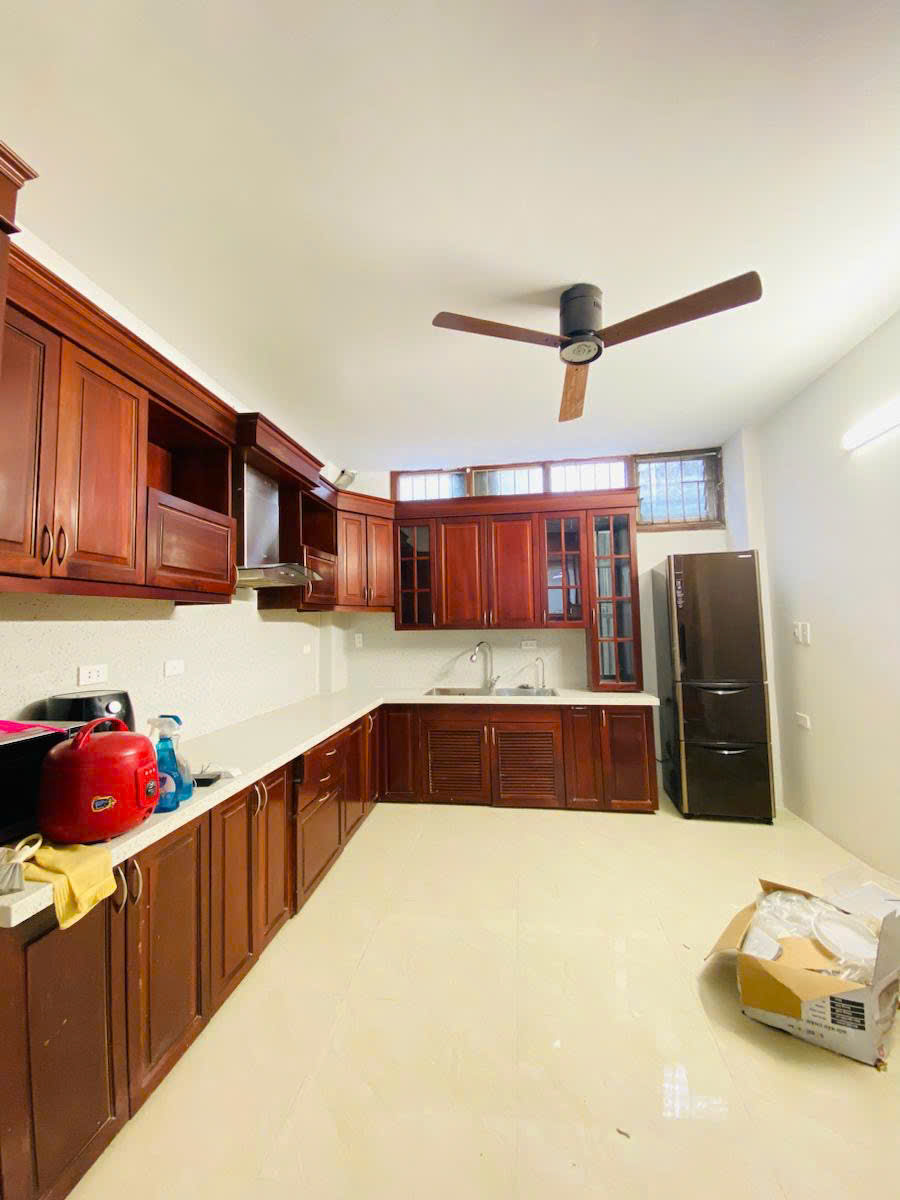 Bán nhà Thái Hà, Đống Đa sổ đỏ 63m - Ngõ thông, thang máy 2 thoáng vĩnh viễn - Ảnh 2