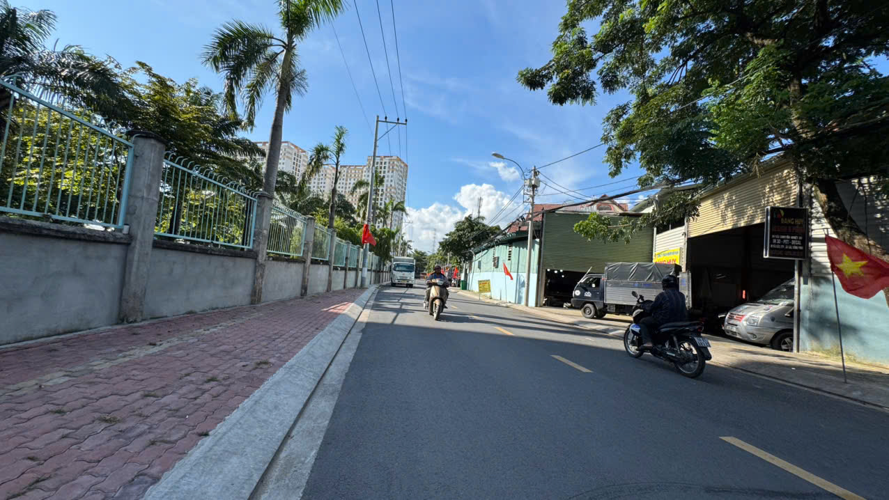 GẤP BÁN nhà xưởng đường 16m QL1A 825m2 ngang 33m ngay CVPM Quang Trung chỉ 33 tỷ. - Ảnh chính