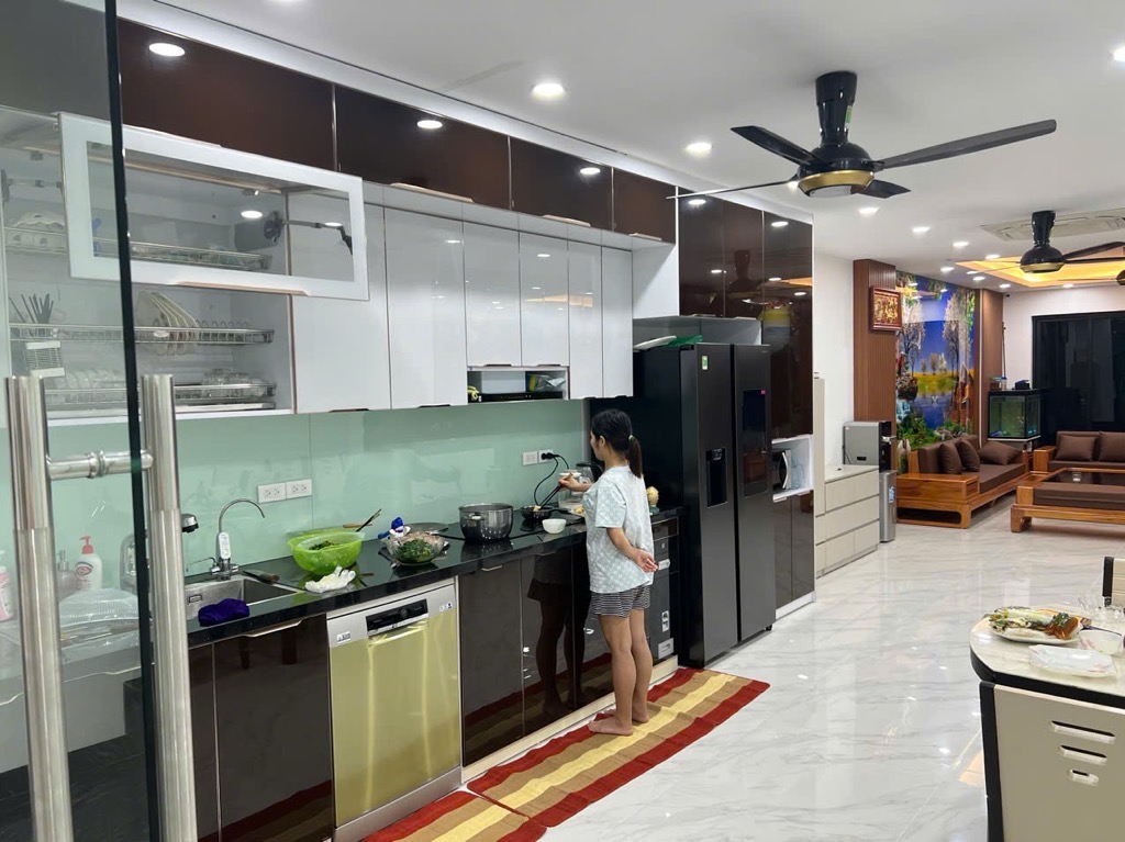 BÁN NHÀ 7 TẦNG THANG MÁY TẠI CỔ LINH ,GẦN CHỢ - NƠI BẮT ĐẦU BỮA CƠM HẠNH PHÚC - Ảnh 2