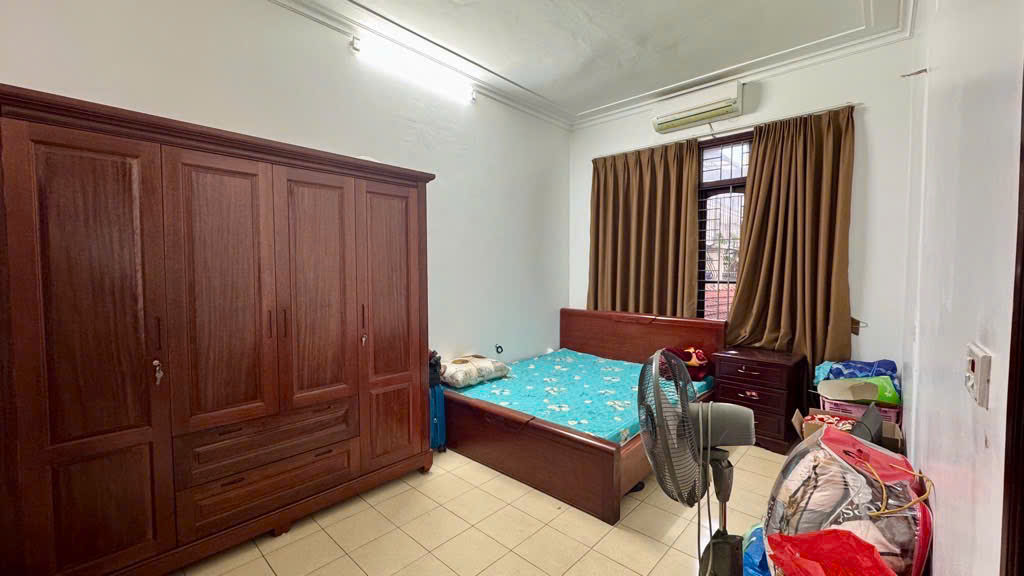 BÁN NHÀ DÂN XÂY 3 THOÁNG, NỞ HẬU HỘ KHẨU GIA THỤY 85M, 4T, MT7M, GARA, Ô TÔ THÔNG, TRÁNH. - Ảnh 2