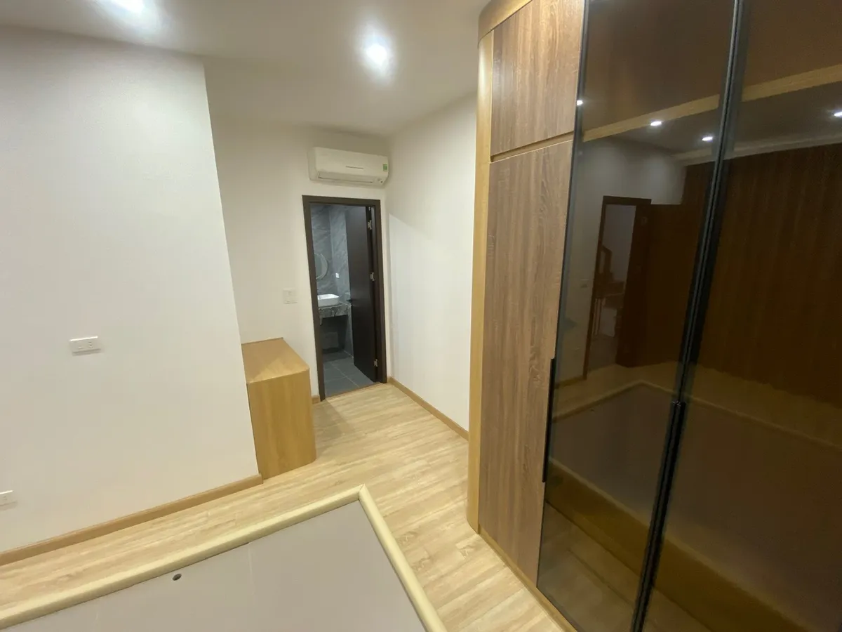 NHÀ MƯỚI FULL NỘI THẤT Ngọc Lâm 36/70 m2 X 6 Tầng X 10.05 Tỷ Long Biên Hà Nội. - Ảnh 2