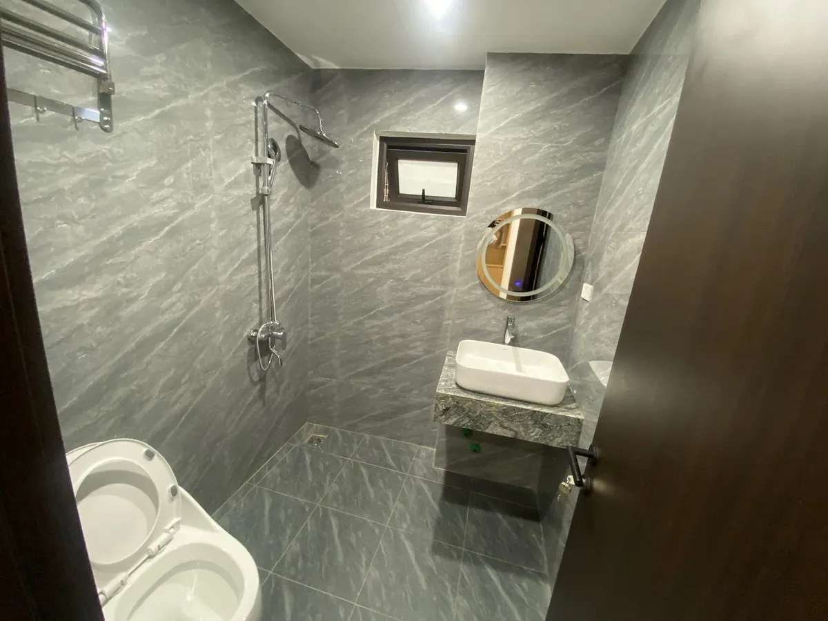NHÀ MƯỚI FULL NỘI THẤT Ngọc Lâm 36/70 m2 X 6 Tầng X 10.05 Tỷ Long Biên Hà Nội. - Ảnh 4