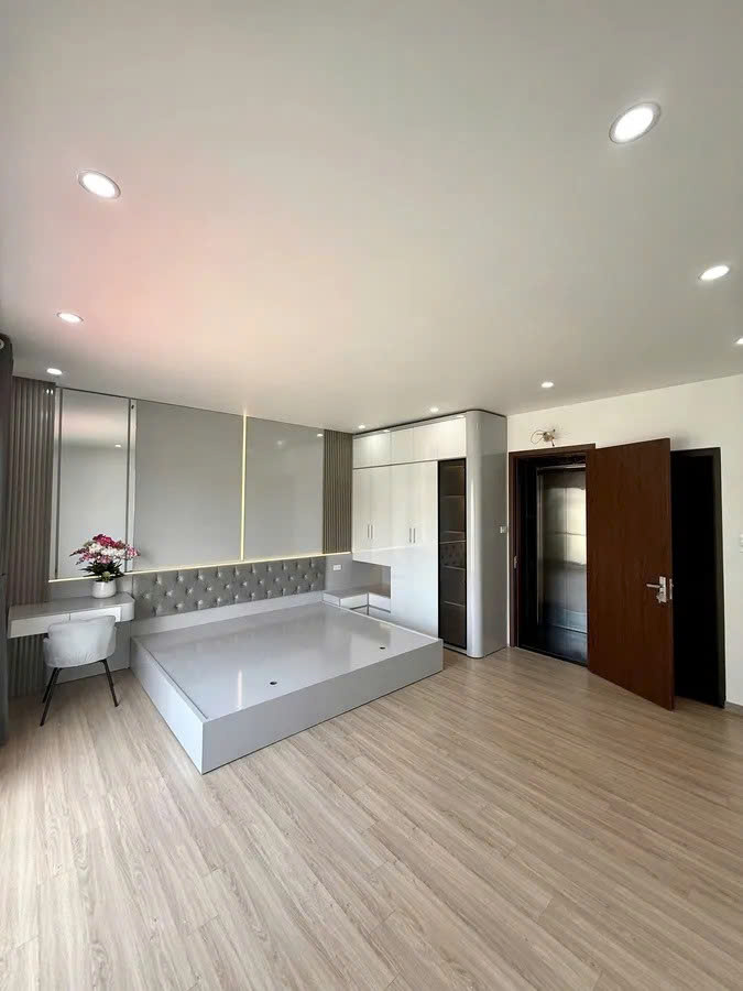 NHÀ ĐẸP Ở NGAY Phố  Đàm Quang Trung 46m2 X 6 Tầng mặt tiền 4.88m, 9.1 tỷ Long Biên. - Ảnh chính