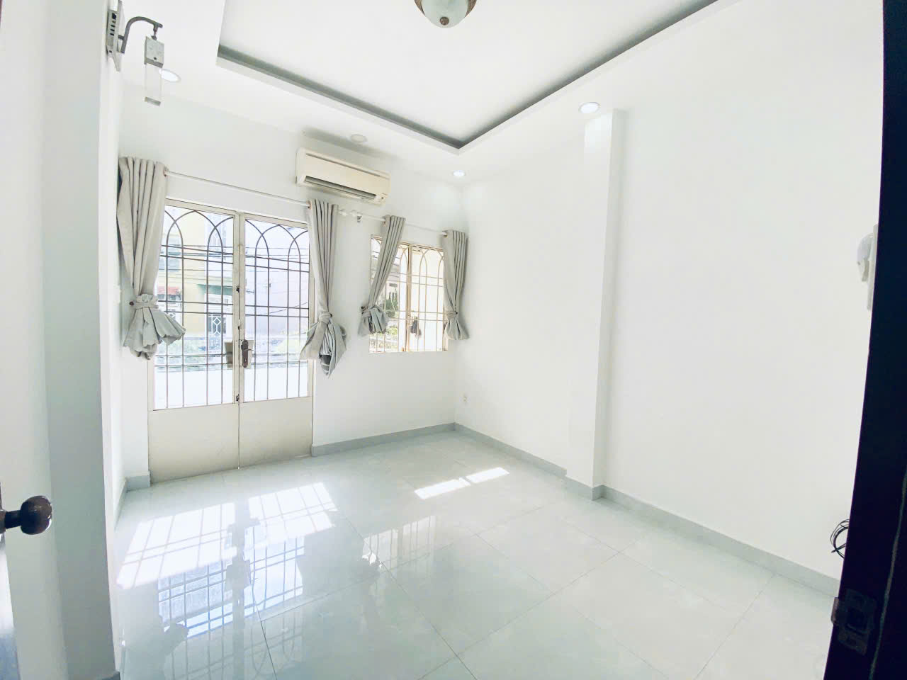 22 Triệu: nguyên căn XE HƠI TRONG NHÀ- Hoàng Hoa Thám- 3 Tầng 4 Phòng- Bếp & 4 Máy Lạnh. 0933910039 - Ảnh 2