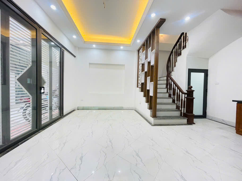 Cần Bán Nhà Lĩnh Nam Xây Mới 32M 5 Tầng 4 Phòng Giá 4.93 Tỷ Sổ Đỏ Riêng - Ảnh chính