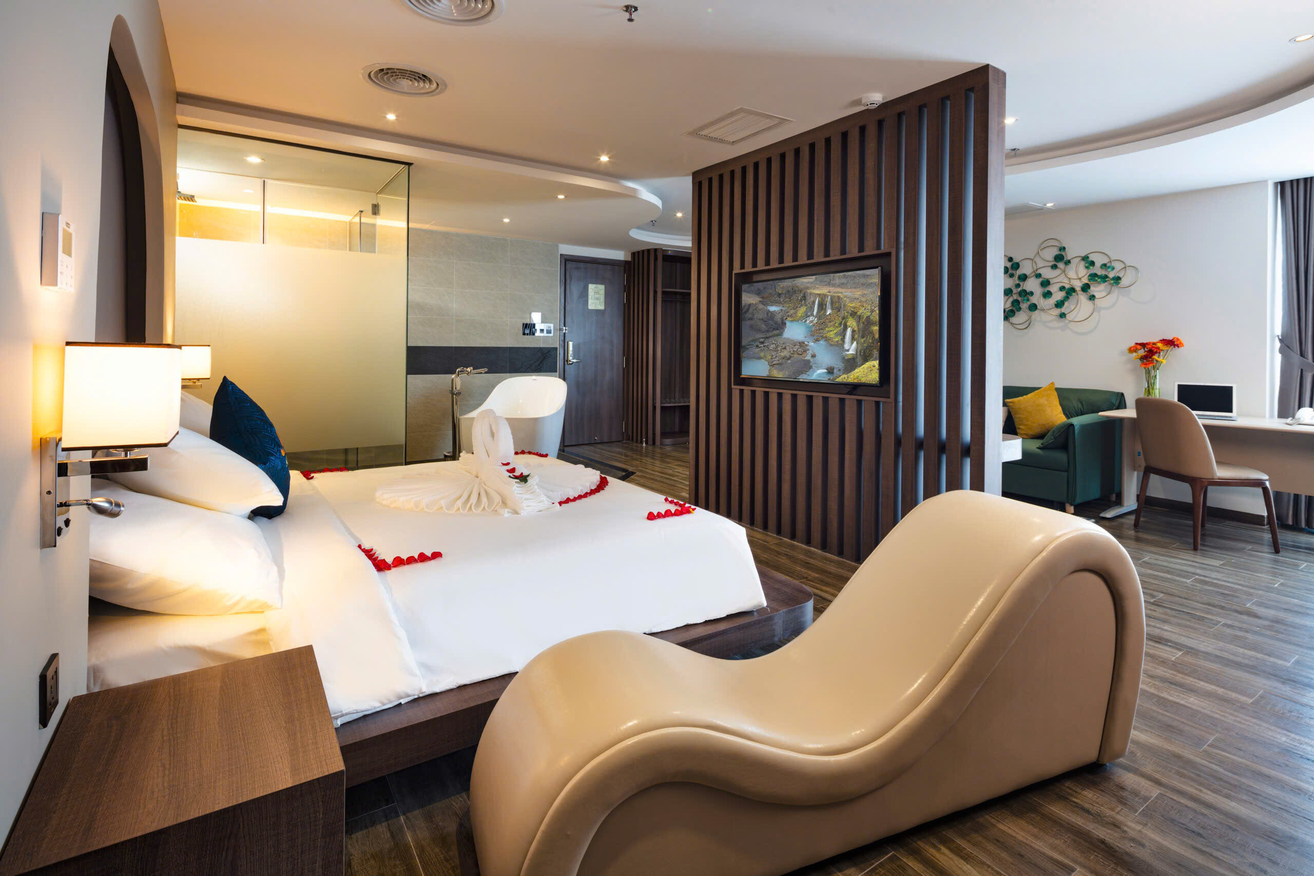 Cần chuyển nhượng khách sạn  với thiết kế SIÊU ĐẸP VÀ HIỆN ĐẠI tại TP Biển Nha Trang Diện tích - Ảnh 1