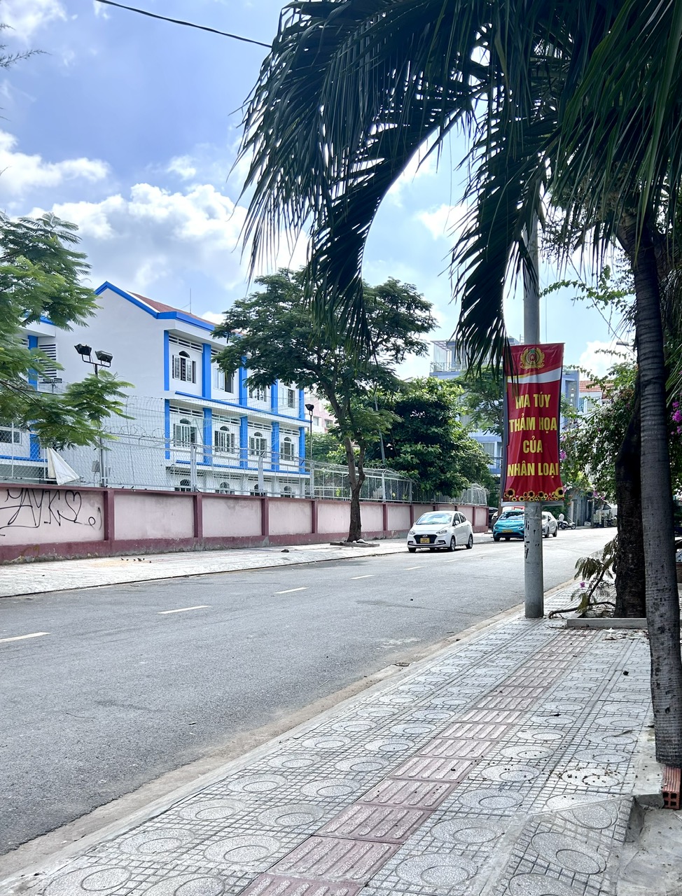 SIÊU PHẨM NHÀ Q4  CÓ 2 MẶT TIỀN TRƯỚC SAU- MẶT SAU ĐƯỜNG LÓN XE HƠI VÀO NHÀ ĐƯỢC- TRÊN CUNG ĐƯỜNG - Ảnh 2