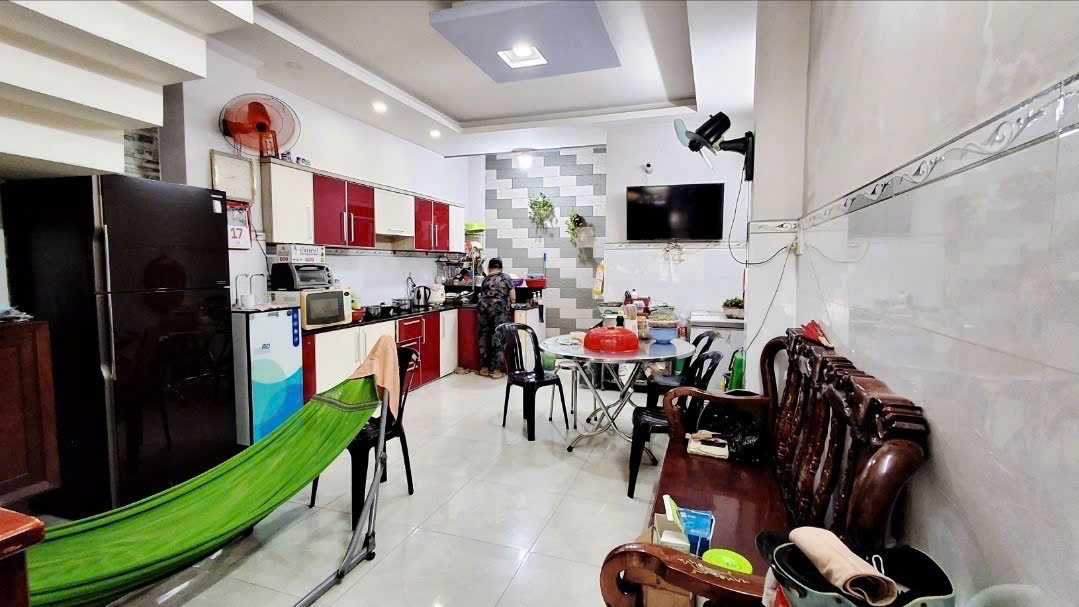 Bán nhà Mặt Tiền Nguyễn Hồng Đào - giao Bàu Cát, 4,1x16,5m, 4 Tầng, 4PN, chào 17,9 tỷ. - Ảnh 3
