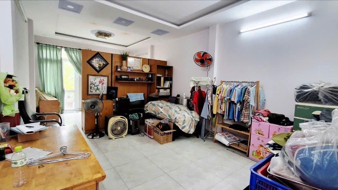 Bán nhà Mặt Tiền Nguyễn Hồng Đào - giao Bàu Cát, 4,1x16,5m, 4 Tầng, 4PN, chào 17,9 tỷ. - Ảnh chính