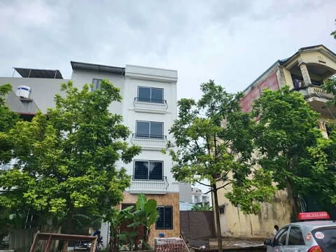 Đại cát ô tô 7 chỗ đỗ cửa, trước nhà. Sân chơi rộng đỗ nhiều ô tô, sân chơi rộng tập thể dục. - Ảnh chính