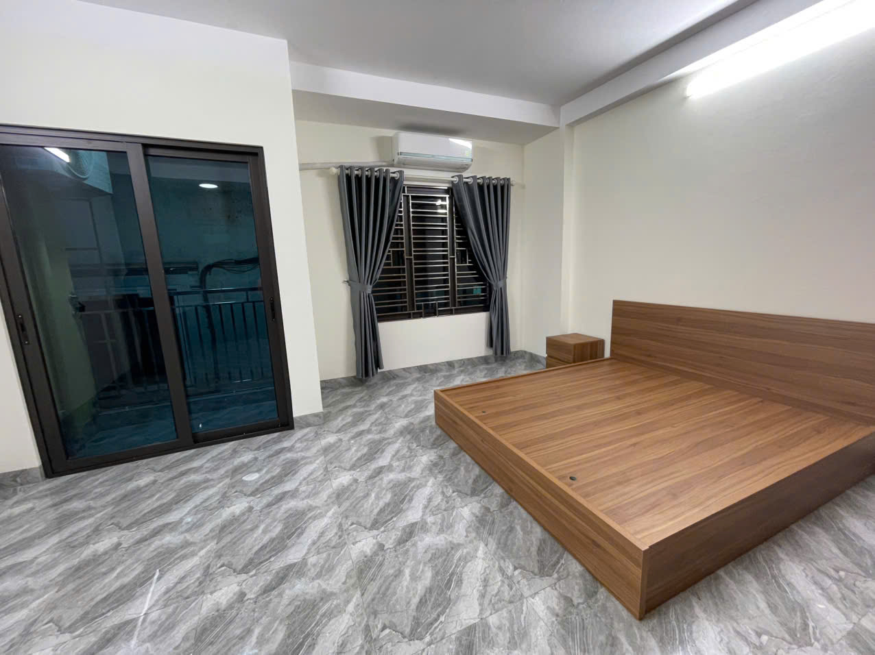 Chính chủ cho thuê căn hộ cao cấp Mới Xây tại Trung Hoà, Cầu Giấy - Ảnh chính