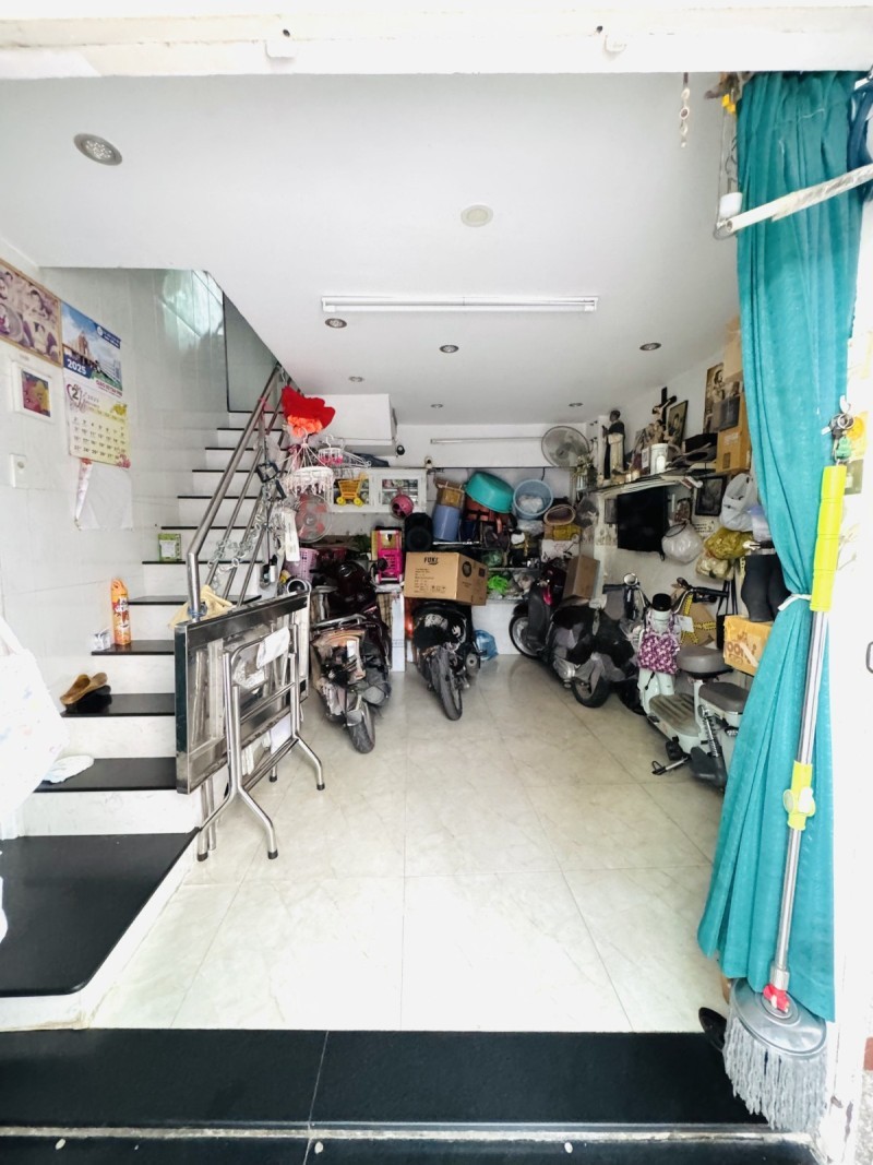 Bán nhà riêng, ngang 10.5m, hẻm xe tải 8m, Đường Nguyễn Xuân Khoát, Tân Phú - Ảnh 1