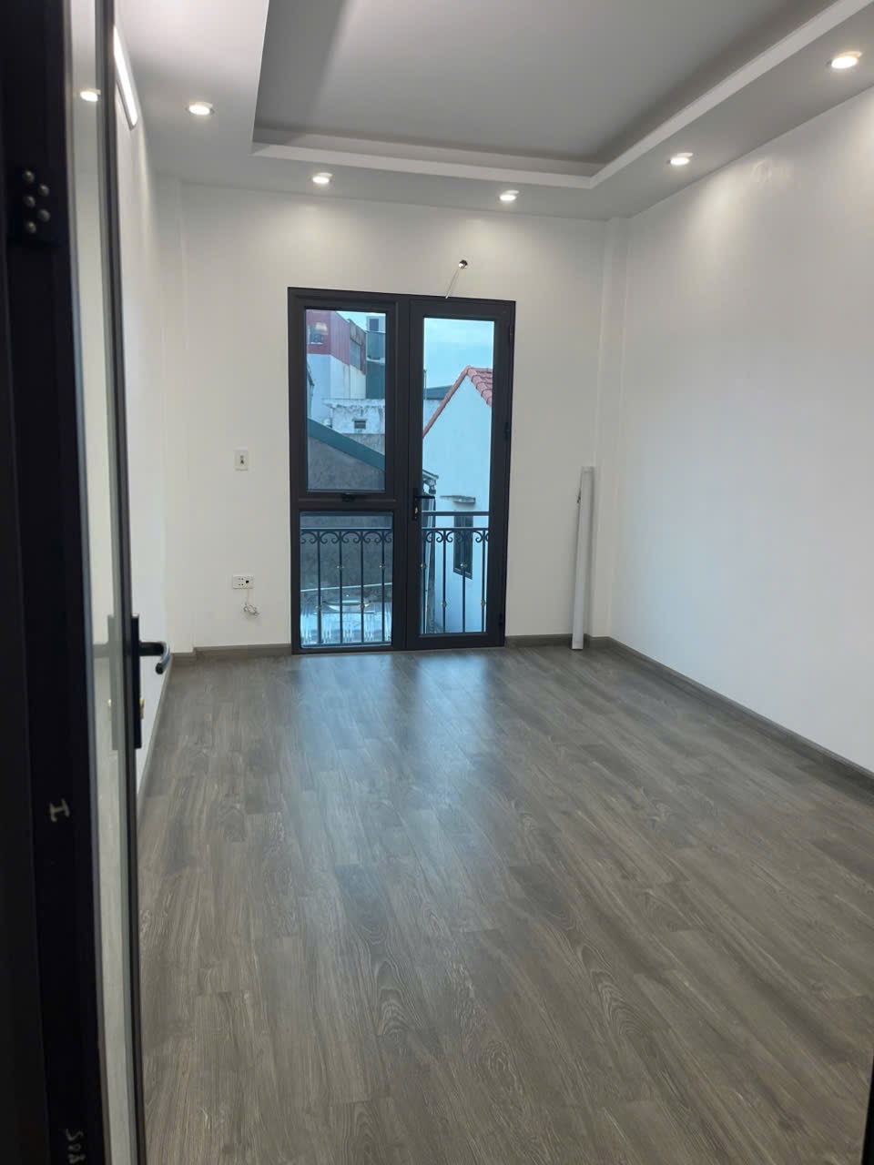 Bán nhà Nhân Trạch-Phú Lương 42mx5 tầng, nhà mới kính koong 30m ra ô tô vừa ở vừa kinh doanh 6 tỷ. - Ảnh 1