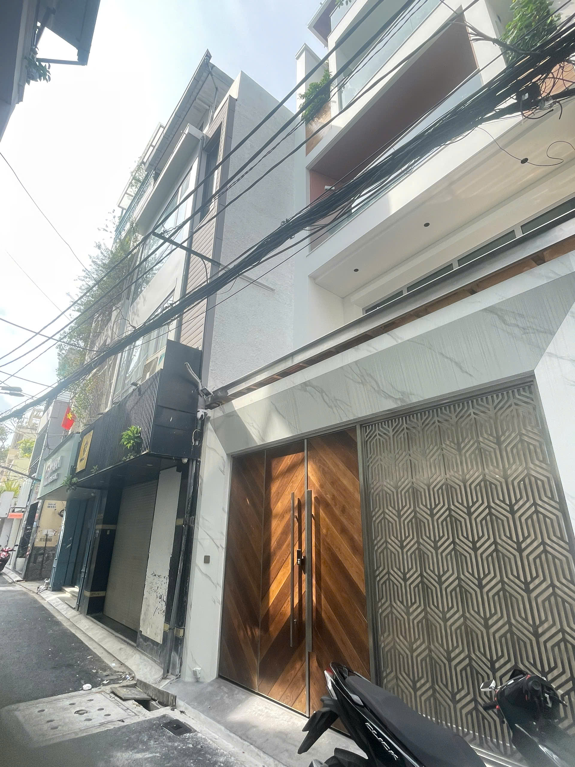 Chính Chủ Bán Hxh Lê Thị Riêng, P:Bến Thành, Q.1. Dt: (4.75 X 15m). Giá Chỉ 18 Tỷ. Tell: - Ảnh 1