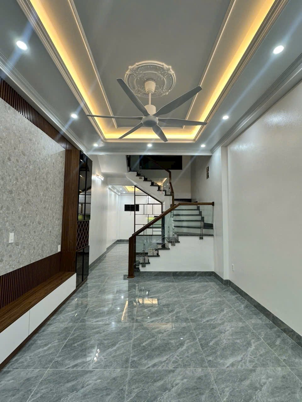 Bán căn nhà 3 tầng ngõ phố Bình Lộc, ph Lê Thanh Nghị, Tây HP, 52.6m2, 3 ngủ, 3vs, mt 4m - Ảnh chính