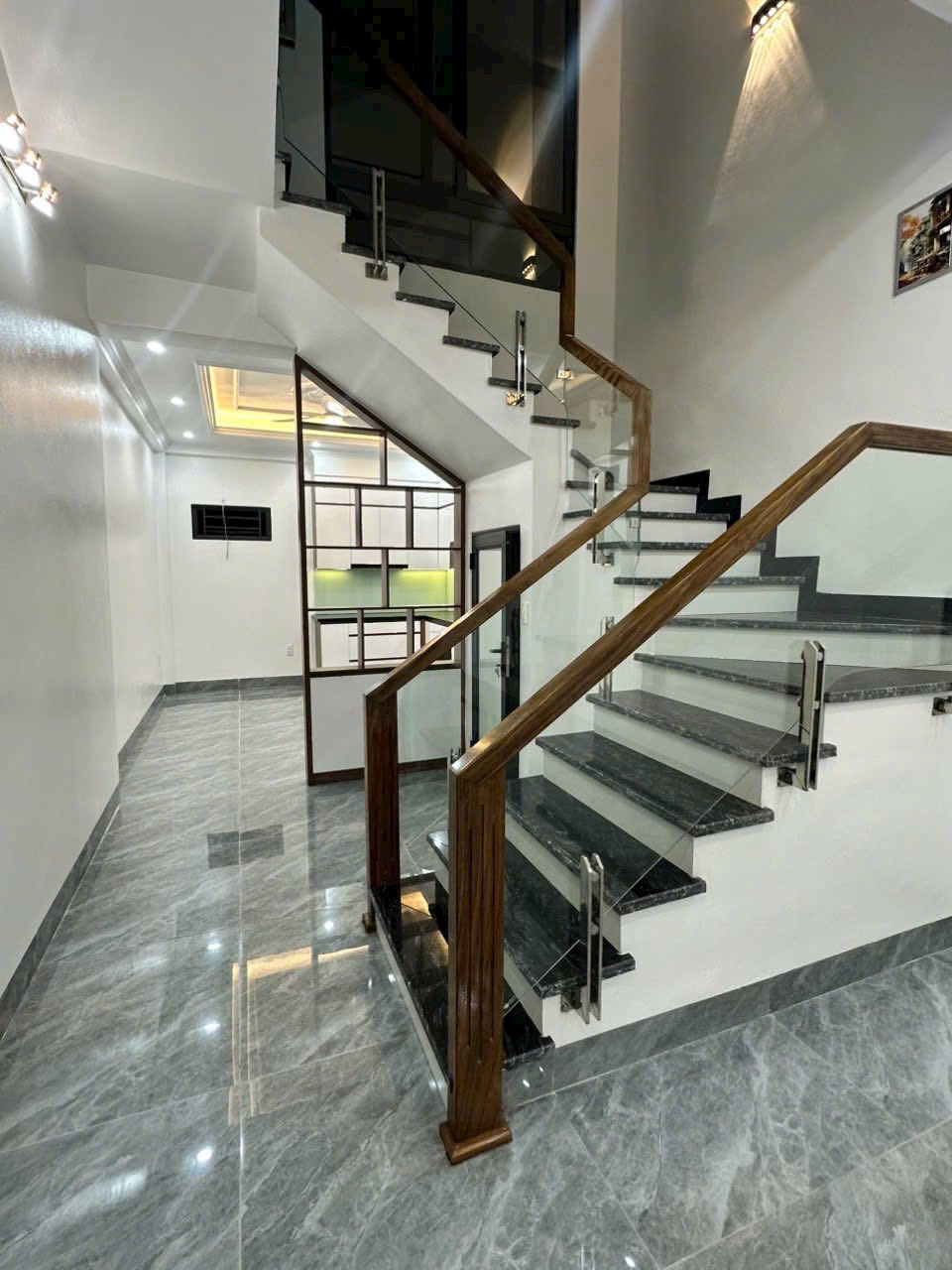 Bán căn nhà 3 tầng ngõ phố Bình Lộc, ph Lê Thanh Nghị, Tây HP, 52.6m2, 3 ngủ, 3vs, mt 4m - Ảnh 1