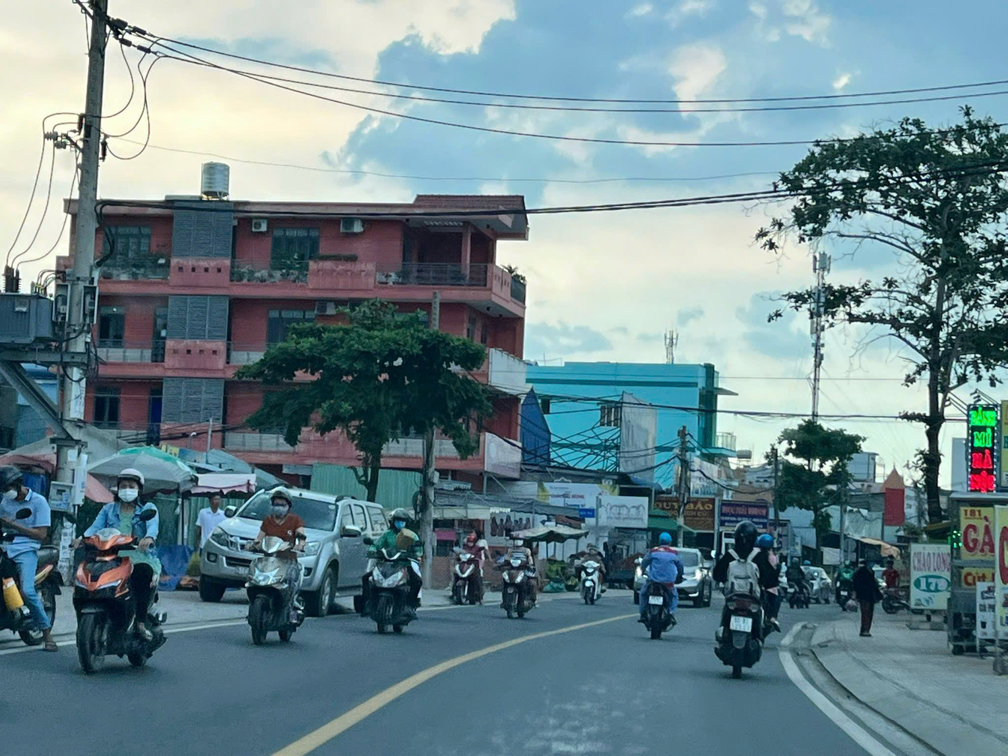Nhà mặt tiền Hoàng Hữu Nam diện tích 190m giá đầu tư - Ảnh chính