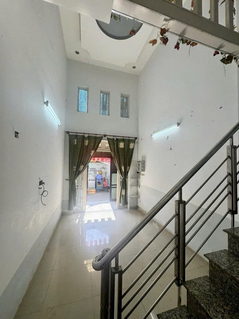 Bán nhà 3 tầng 32m2 - hẻm 1/ Liên Khu 7-13, Đường 13A - Bình Tân - Chỉ hơn 3 tỷ - Ảnh 2