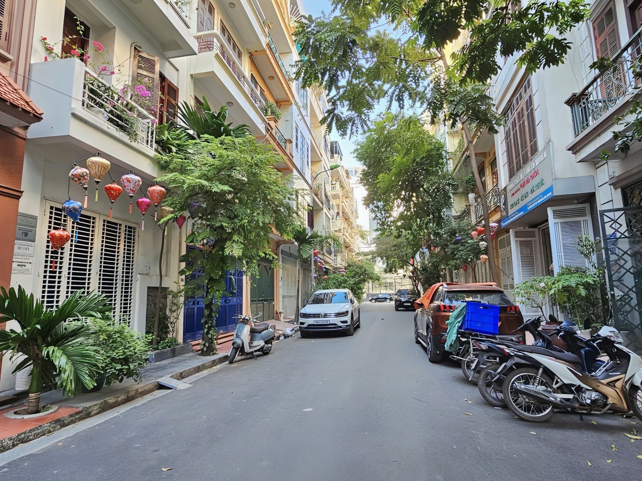 BÁN NHÀ VIỆT HƯNG - GIÁ TỐT - 4 NGỦ - GẦN TRƯỜNG HỌC - TIỆN CHO CON CÁI ĐI HỌC - Ảnh chính