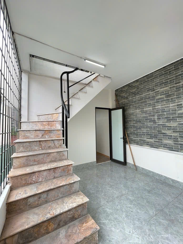 CỰC HIẾM, CHỈ 11.X TỶ, NHÀ DÂN XÂY LÕI NGỌC LÂM 45M, 5T, MT4M, 2 THOÁNG, Ô TÔ ĐỖ CỬA. - Ảnh 3