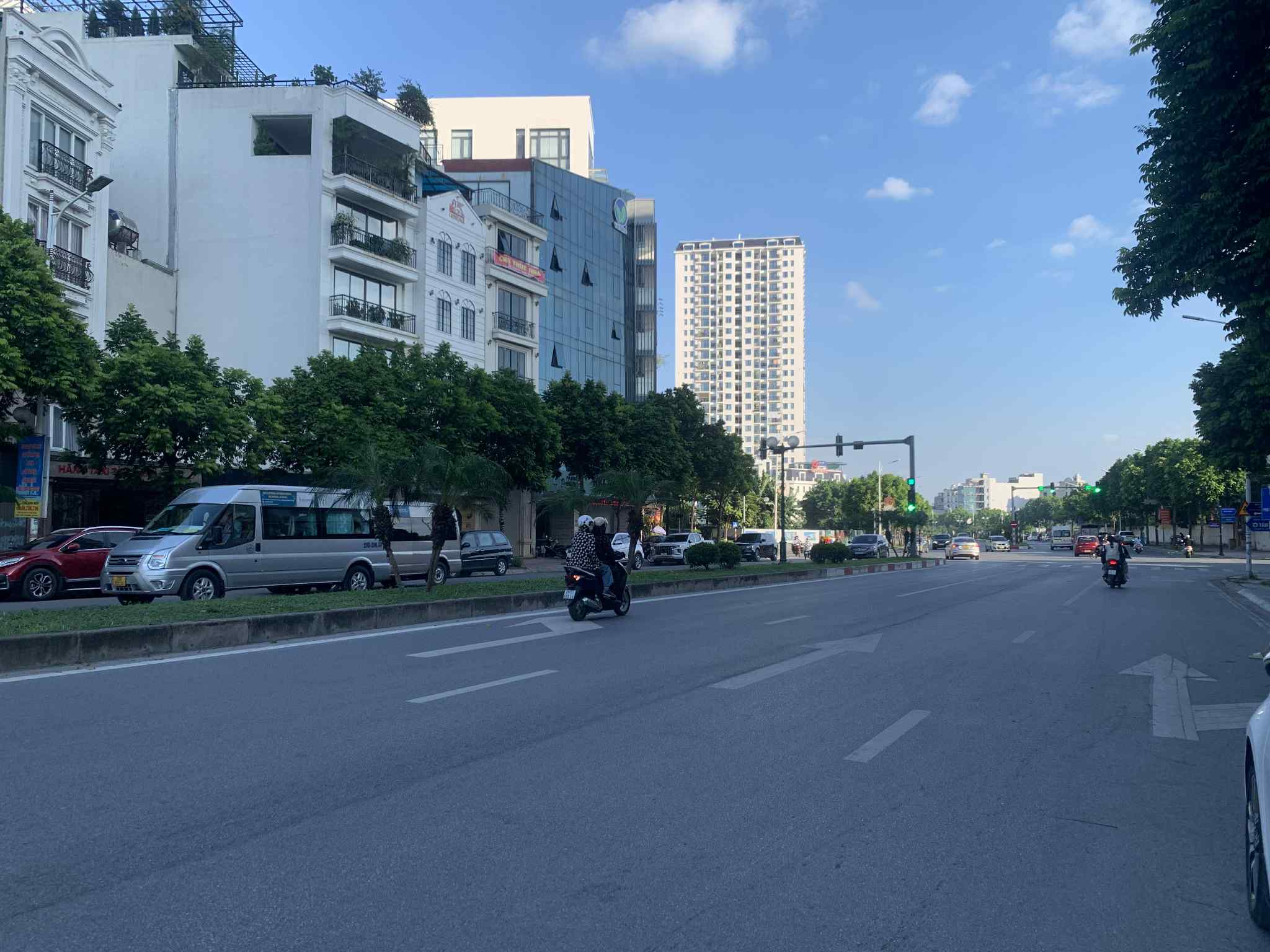 bán nhà phố Hồng Tiến, 120m, mặt tiền 6.6m, ôtô tránh, full thổ cư - Ảnh chính
