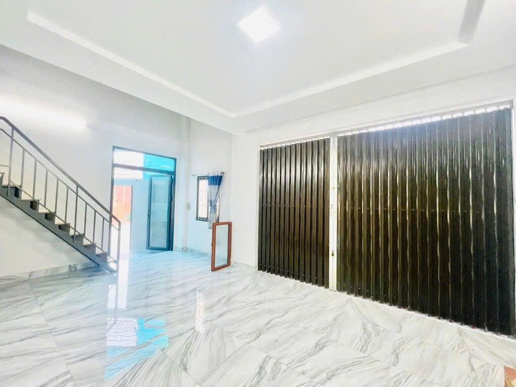 Bán nhà 2 tầng 51m2 - Hồ Văn Long, sát chung cư Lê Thành - đường nhựa 8m - giá hơn 3 tỷ - Ảnh 1