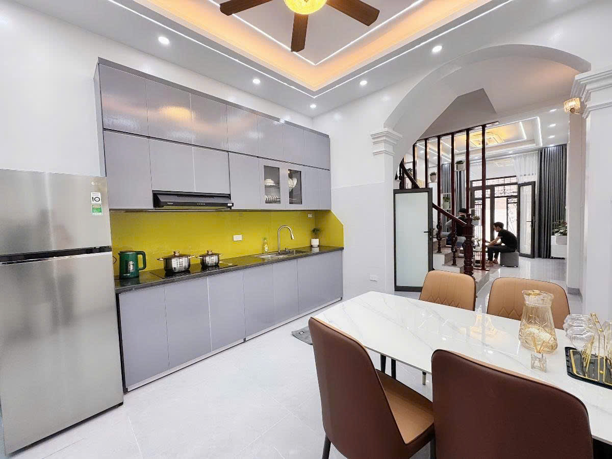 Bán nhà ngõ Nguyễn Thái Học, Đống Đa: 32m2 x 4 tầng, 4 ngủ, SĐCC, 5.6 tỷ - Ảnh 1