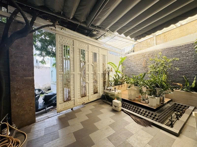 Bán nhà Thủ Đức, Linh Xuân, hẻm đường Số 8, 82m2, 4 tầng, 4PN, SH, 4.85  tỷ - LH: 0933125879 - Ảnh chính