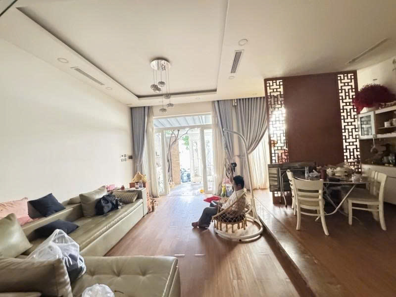Bán nhà Thủ Đức, Linh Xuân, hẻm đường Số 8, 82m2, 4 tầng, 4PN, SH, 4.85  tỷ - LH: 0933125879 - Ảnh 1